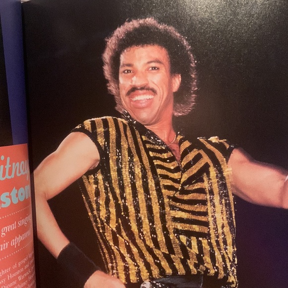 Hardback People Weekly Celebrates The 80’s With 80’s Music CD - Picture 16 of 16